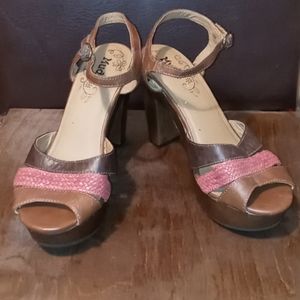 Groovy Mudd Platforms